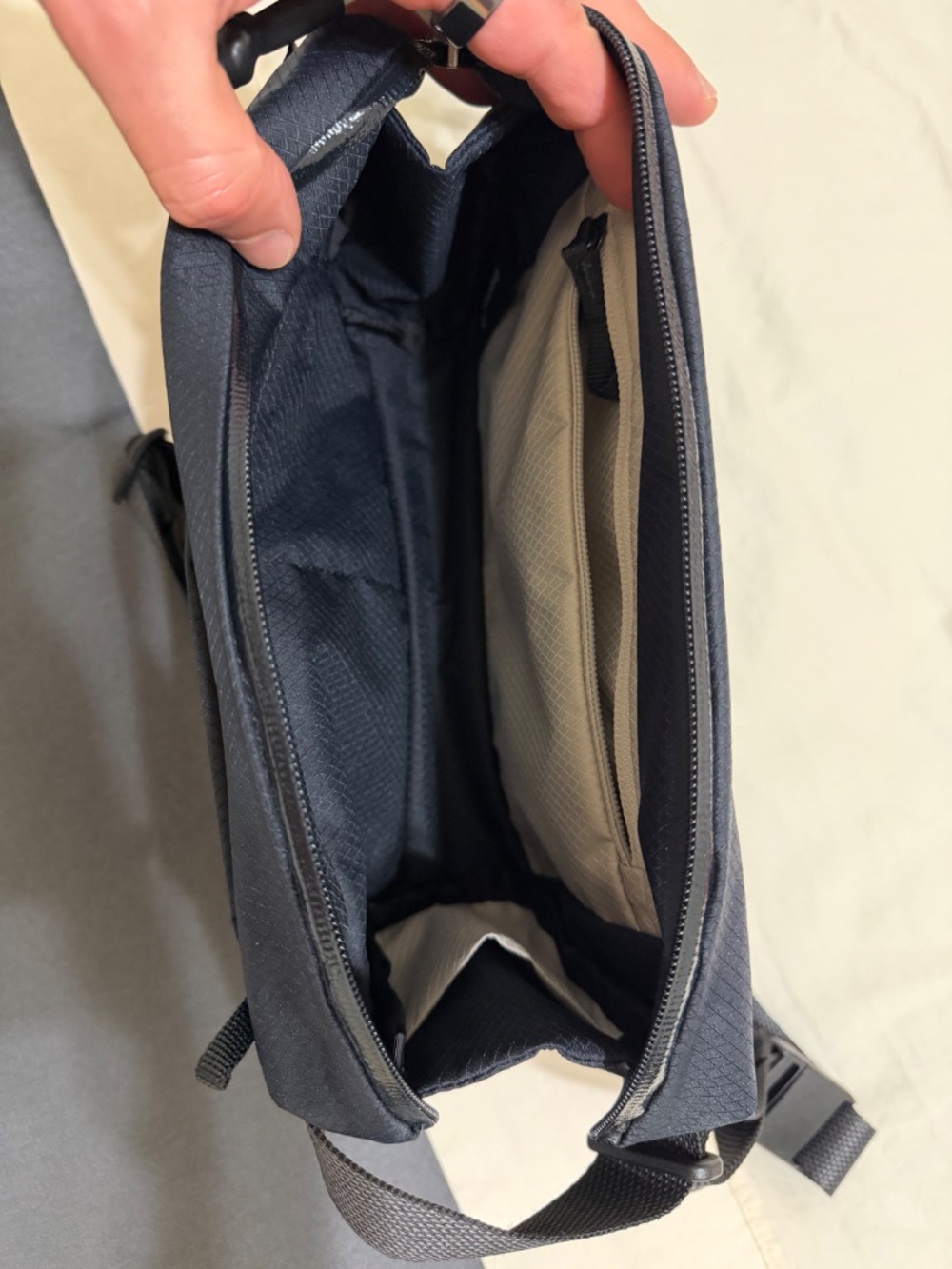 Bellroy Lite Sling - Picture 2 of 2
